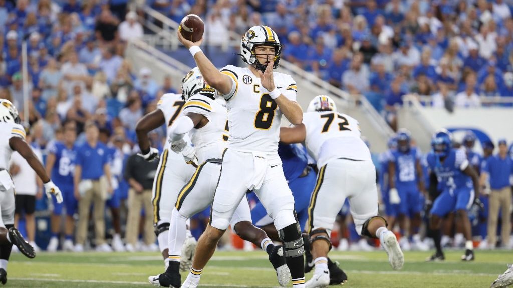 Best Moneyline, ATS, and Over/Under Bets for College Football Week 5